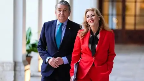 Antonio Sanz, junto a la consejera de Econom&iacute;a Carolina Espa&ntilde;a