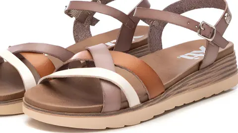 Sandalias de cu&ntilde;a con cierre de hebilla, Xti en El Corte Ingl&eacute;s