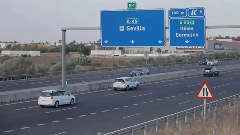 Imagen de la A-49, carretera en la que se registr&oacute; la imprudencia