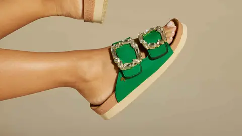 Sandalias planas tipo bio con adorno de joya, Gioseppo en El Corte Ingl&eacute;s