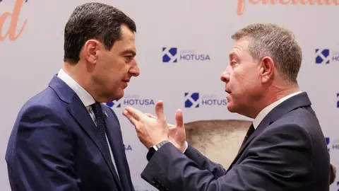 Juanma Moreno junto a Emiliano Garc&iacute;a-Page