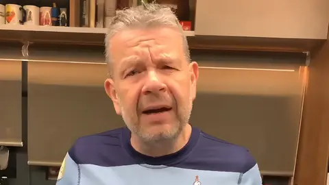 Alberto Chicote en la cocina de su domicilio de Madrid