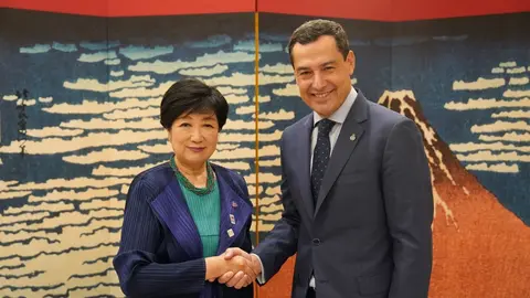 Juanma Moreno se ha reunido en Jap&oacute;n con la gobernadora de Tokio, Yuriko Koike