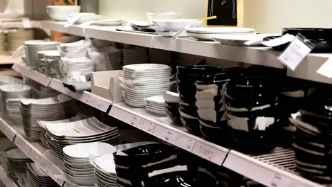 Secci&oacute;n de vajillas en IKEA