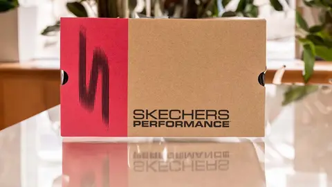 Caja de zapatillas Skechers