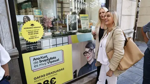 Marifr&aacute;n Carazo ha subrayado el esfuerzo de Granada por convertir el centro en una galer&iacute;a urbana
