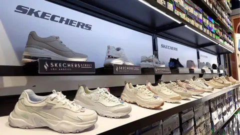 Zapatillas en una tienda de Skechers