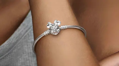 Pulsera Moments en plata de ley Retrato de Minnie Brillante de Pandora