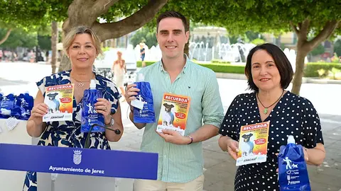 Ayuntamiento de Jerez y Acoje lanzan una campa&ntilde;a de concienciaci&oacute;n sobre los excrementos  de las mascotas
