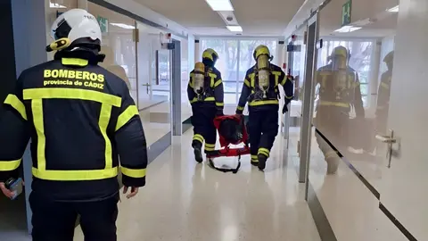 Bomberos en el Hospital San Juan Grande