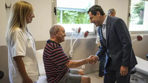 Juanma Moreno redobla su apuesta por los mayores