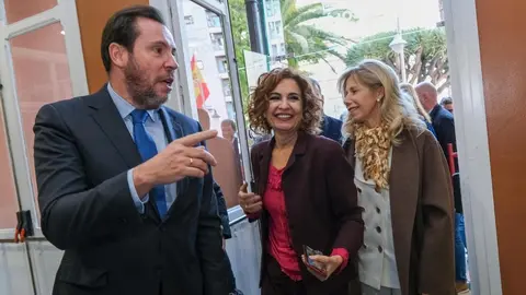 Mar&iacute;a Jes&uacute;s Montero, en una imagen de archivo junto al ministro &Oacute;scar Puente