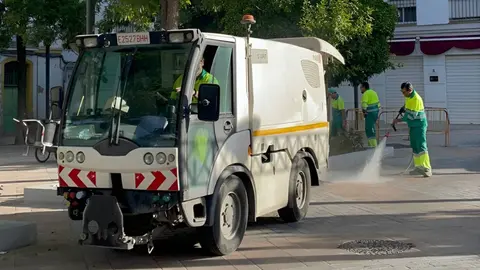 Trabajadores del servicio de limpieza en Jerez
