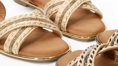 Sandalias planas cruceta con brillo y cierre de pulsera de Marypaz