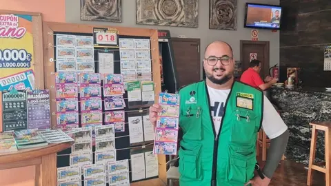 Emilio Fern&aacute;ndez, vendedor de la ONCE en Padul