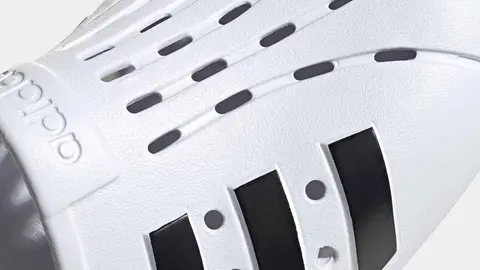 Zueco Adilette de la marca Adidas