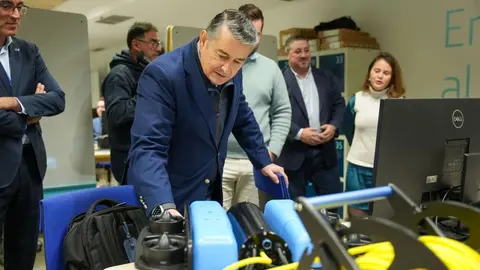 Antonio Sanz, en la visita al centro de El Cubo junto a Joaqu&iacute;n Segovia, director territorial Sur de Telef&oacute;nica Espa&ntilde;a