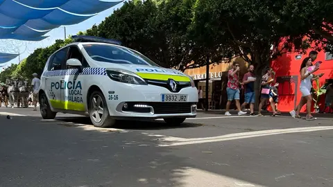 Un coche de la Polic&iacute;a Local en la Feria de M&aacute;laga
