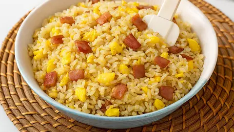 Anna Recetasf&aacute;ciles conquista a miles con su versi&oacute;n del arroz frito m&aacute;s sencillo y saciante