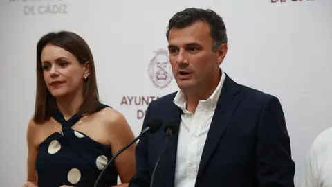 Burno Garc&iacute;a en la rueda de prensa