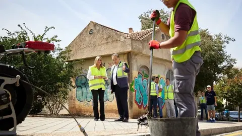 La limpieza de imbornales en Granada entra en su fase final
