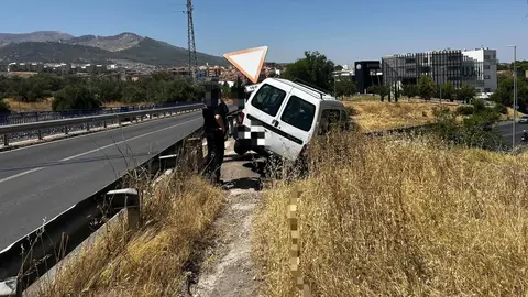 Una furgoneta volcada en Ja&eacute;n, en una imagen de archivo