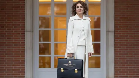 Montero se enfrenta a su vuelta a un aluvi&oacute;n de necesidades de Andaluc&iacute;a