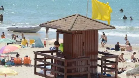 Las playas gaditanas van recuperando poco a poco la normalidad