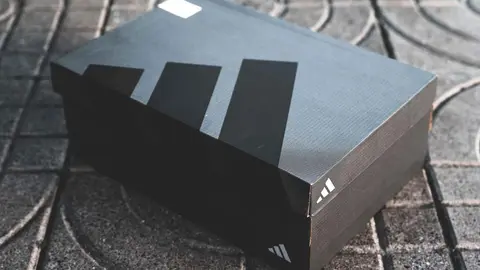 Caja de Adidas