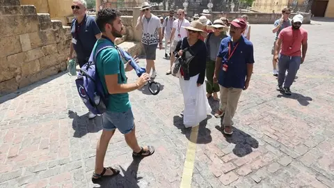 Turistas internacionales pasean por Andaluc&iacute;a