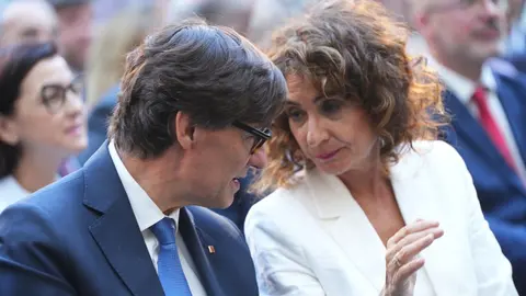 La ministra Mar&iacute;a Jes&uacute;s Montero, junto al presidente de la Generalitat Salvador Illa