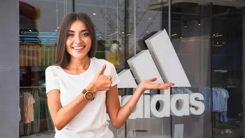 El vestido de Adidas que combina la silueta dirndl con el estilo Originals