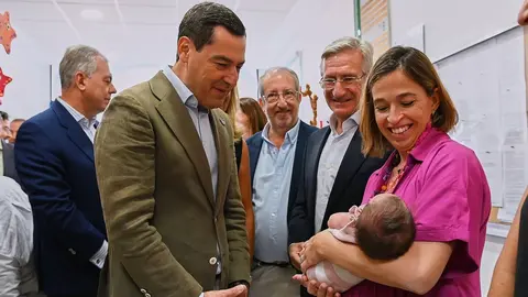 Juanma Moreno ha destacado el esfuerzo de la Junta de Andaluc&iacute;a por la educaci&oacute;n infantil | Salvador L&oacute;pez Medina