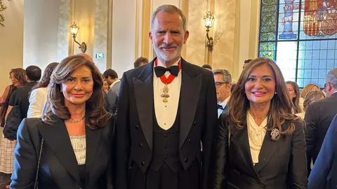 Posan en el inicio del curso judicial Ana Mar&iacute;a Orellana, rey Felipe VI y Nuria Orellana