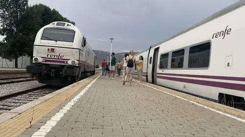 Trenes en una estaci&oacute;n