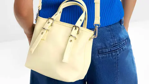 Bolso de mano estilo tote convertible a bandolera con cierre imantado en liso de Parfois en El Corte Ingl&eacute;s