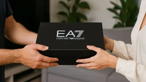 Caja de zapatillas Armani