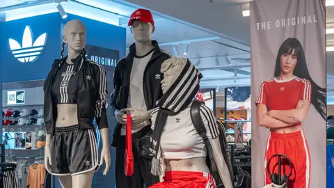 Aitana en la carteler&iacute;a de promoci&oacute;n de Adidas en El Corte Ingl&eacute;s Goya, Madrid