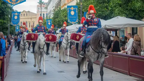 Parada H&iacute;pica por las calles del centro de Jerez