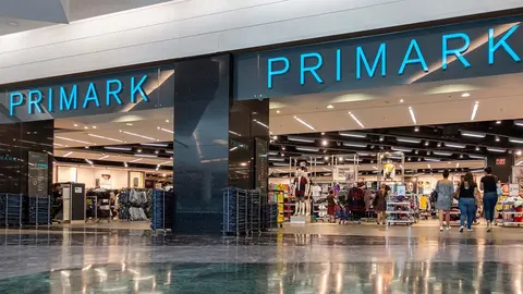 Entrada a la tienda Primark en el centro comercial