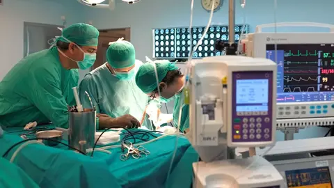 Andaluc&iacute;a recorta listas de espera quir&uacute;rgicas y de consultas externas en 2025