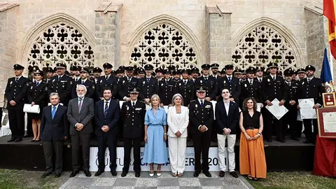 Entrega de diplomas acreditativos de la Medalla de Oro a la Polic&iacute;a Nacional en Jerez