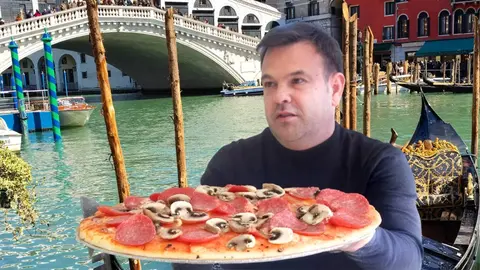 Jos&eacute; El&iacute;as visita la planta italiana que elabora las pizzas de La Sirena