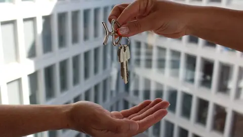 Cerca de 2.100 j&oacute;venes andaluces adquieren su vivienda con el aval hipotecario de la Junta en su primer a&ntilde;o en vigor