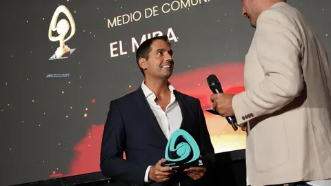 Jaime N&uacute;&ntilde;ez recoge el galard&oacute;n a El MIRA en la Gala FAB C&aacute;diz: &ldquo;El baloncesto se lleva en la sangre&rdquo;