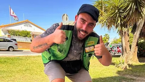 &Agrave;lvaro Solano es vendedor de la ONCE desde 2021 y ha llevado la suerte al barrio de la Colonia de Santa In&eacute;s