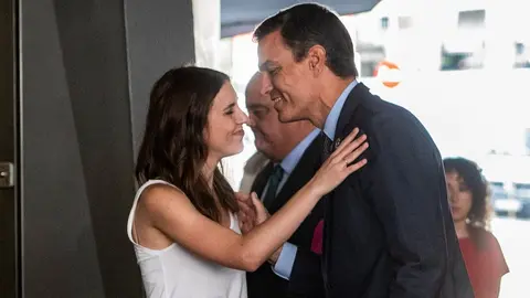 Pedro S&aacute;nchez, en una imagen de archivo, junto a Irene Montero