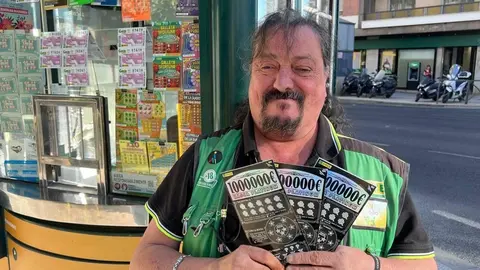 Antonio Vel&aacute;zquez, vendedor de la ONCE en Sevilla