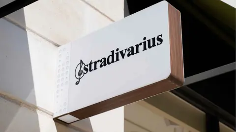 Letrero de tienda Stradivarius