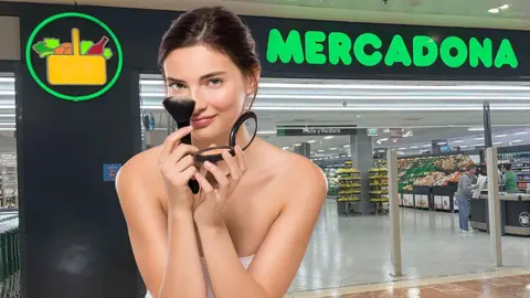 Una mujer frente a un supermercado Mercadona